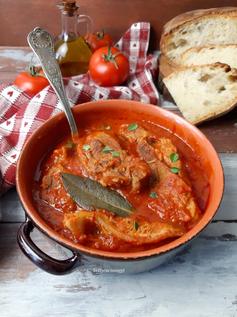 CARNE A SUGO DI AGNELLO