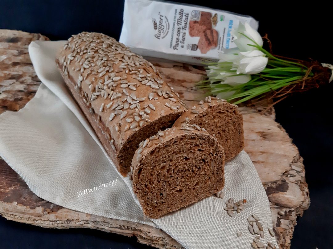 PANE IN CASSETTA CON MALTO E SEMI TOSTATI