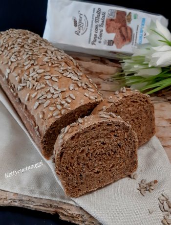 PANE IN CASSETTA CON MALTO E SEMI TOSTATI