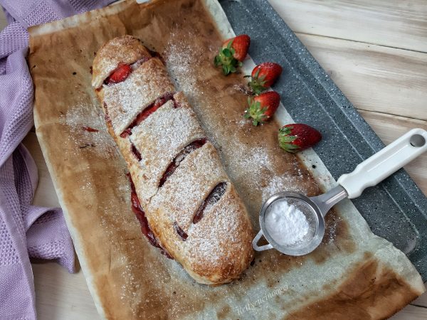 STRUDEL CON FRAGOLE E MARMELLATA: LA RICETTA