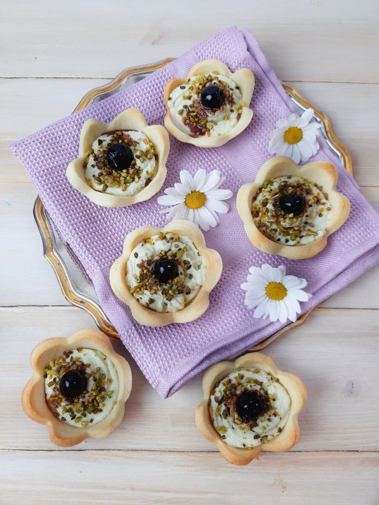 CESTINI DI FROLLA CON RICOTTA E PISTACCHI 