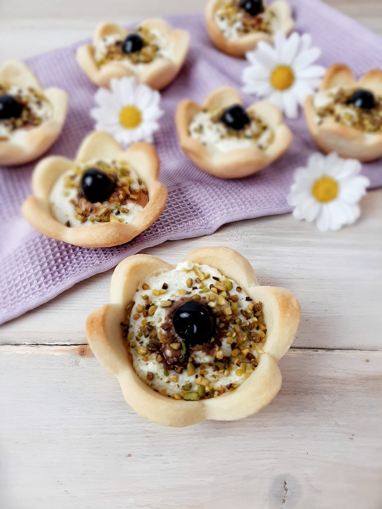 CESTINI DI FROLLA CON RICOTTA E PISTACCHI 