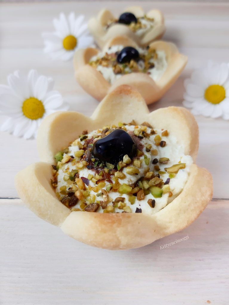 CESTINI DI FROLLA CON RICOTTA E PISTACCHI 