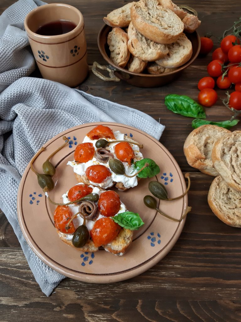 FRISE CON STRACCIATELLA E POMODORI FRITTI 