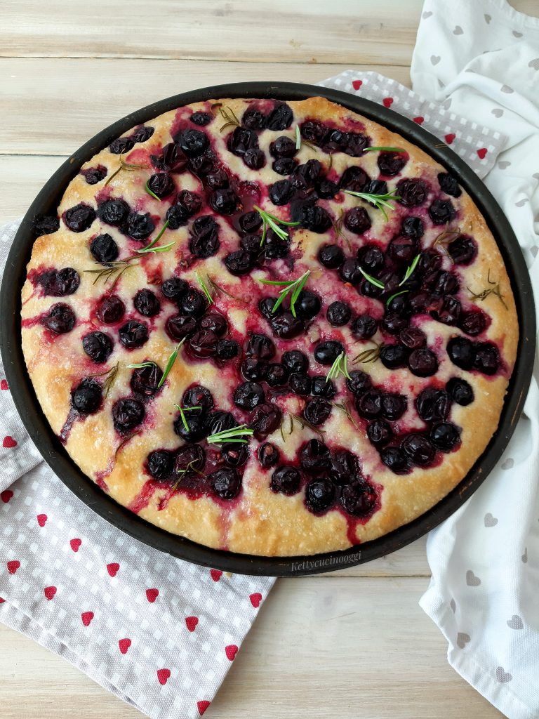 FOCACCIA DOLCE CON UVA FRAGOLA 