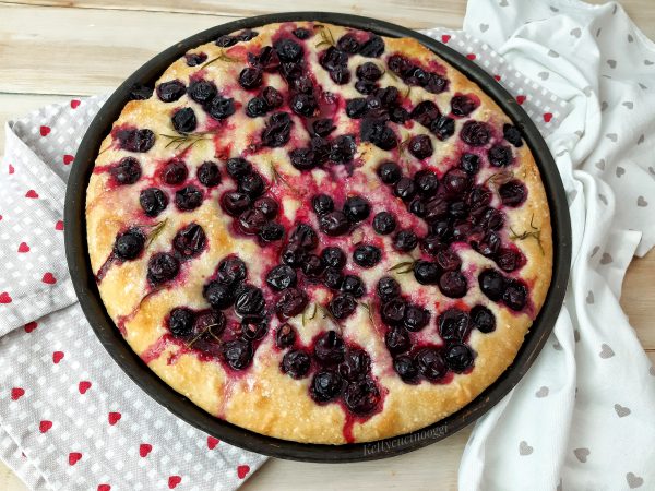 FOCACCIA DOLCE CON UVA FRAGOLA: LA RICETTA