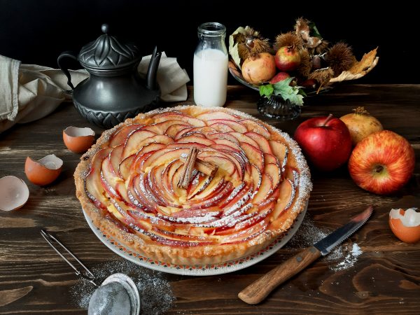 CROSTATA DI MELE E CREMA ALLA CANNELLA: LA RICETTA