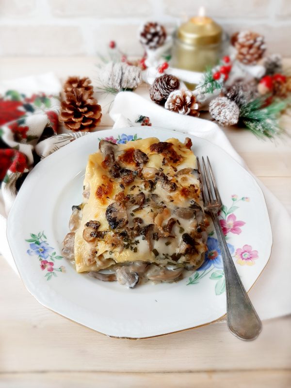  Le nostre lasagne funghi e salsiccia sono pronte da mettere a tavola, non mi resta che augurarvi buon appetito.