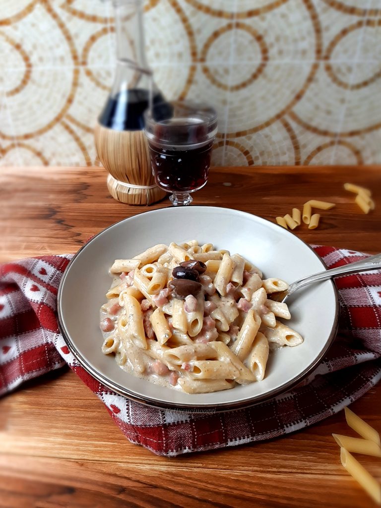 MEZZE PENNE ALLA CENERE CON PANCETTA 