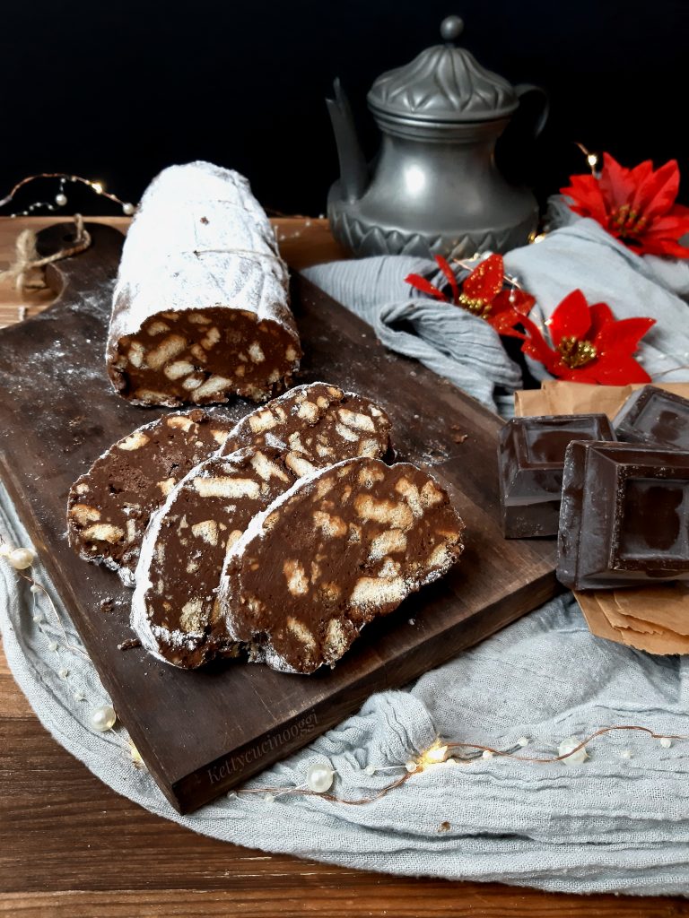 SALAME DI CIOCCOLATO CON BISCOTTI