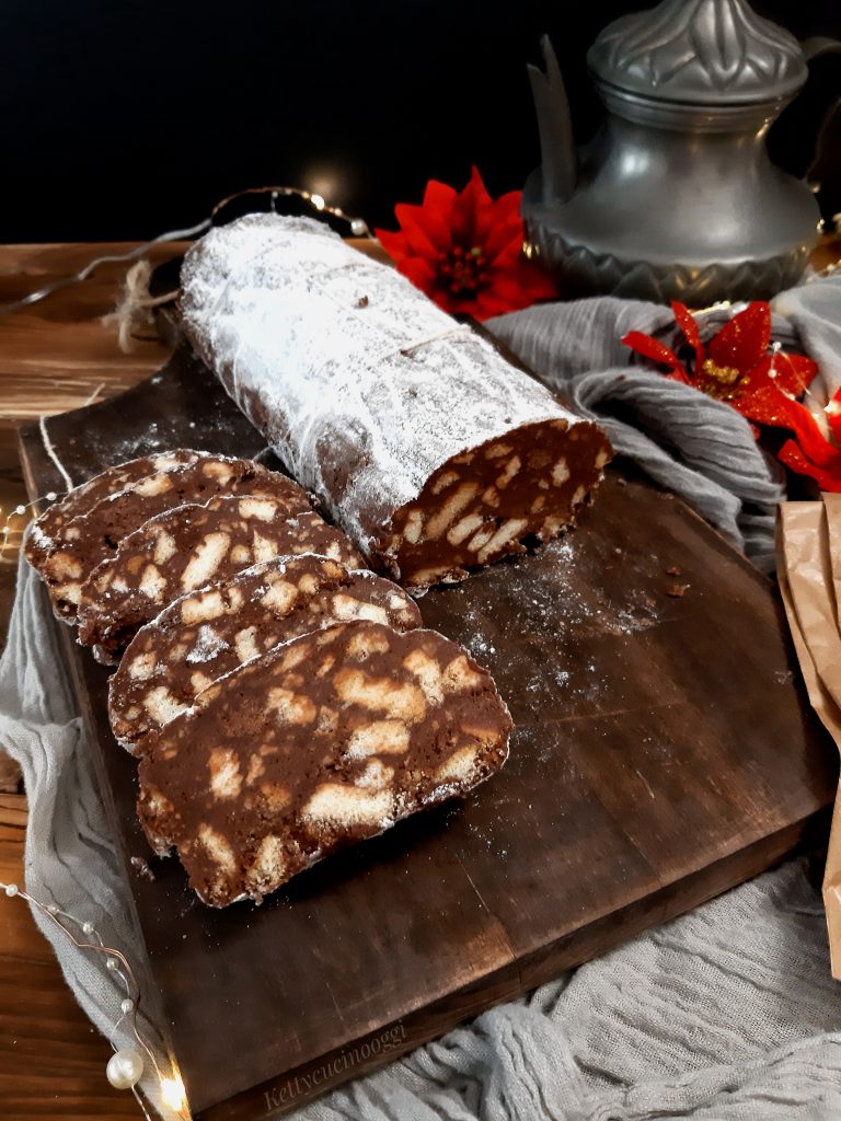 SALAME DI CIOCCOLATO CON BISCOTTI 