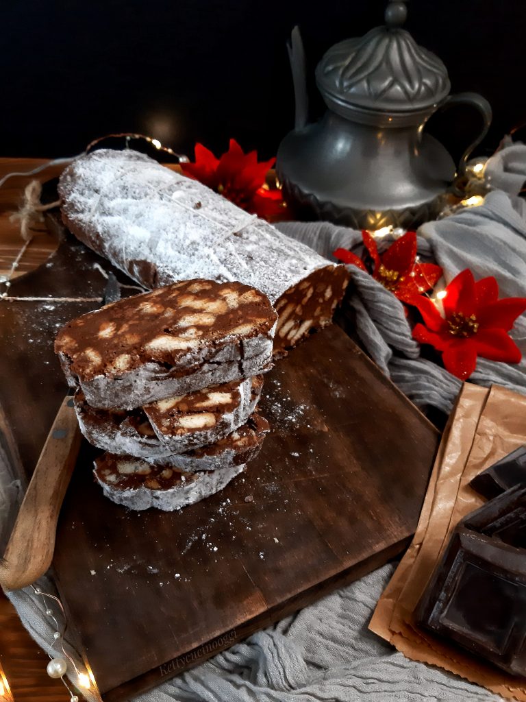 SALAME DI CIOCCOLATO CON BISCOTTI 