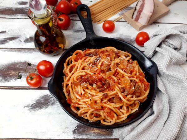 SPAGHETTI ALLA AMATRICIANA: LA RICETTA