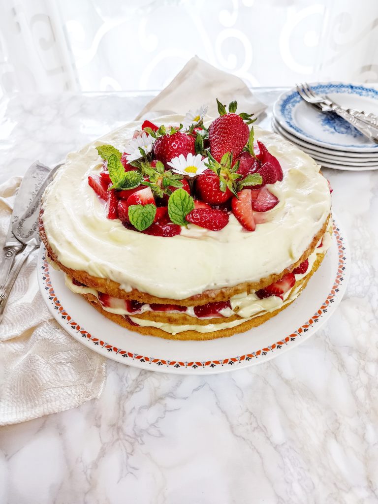 TORTA CON FRAGOLE E MASCARPONE