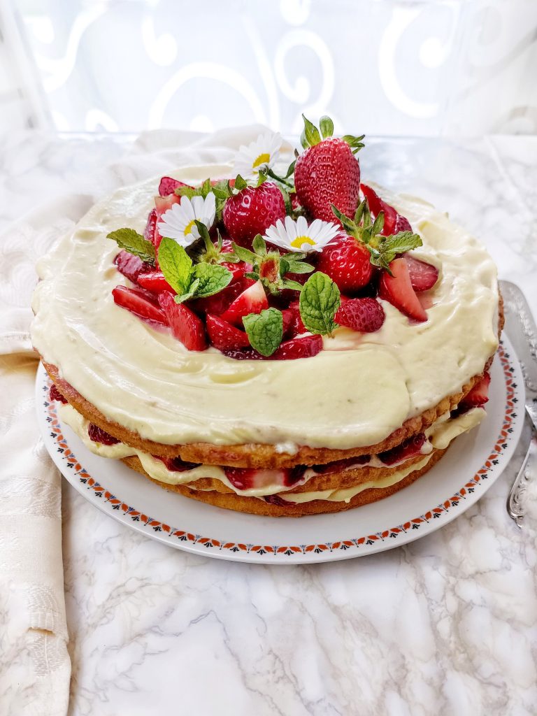 TORTA CON FRAGOLE E MASCARPONE 