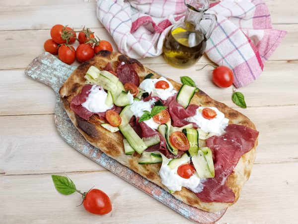 PINSA BRESAOLA E STRACCIATELLA: LA RICETTA