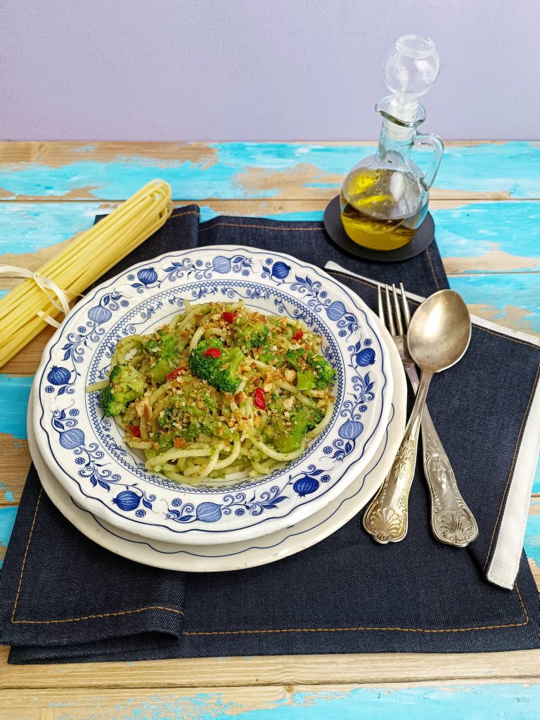 SPAGHETTONI AMMUDICATI CON BROCCOLETTI