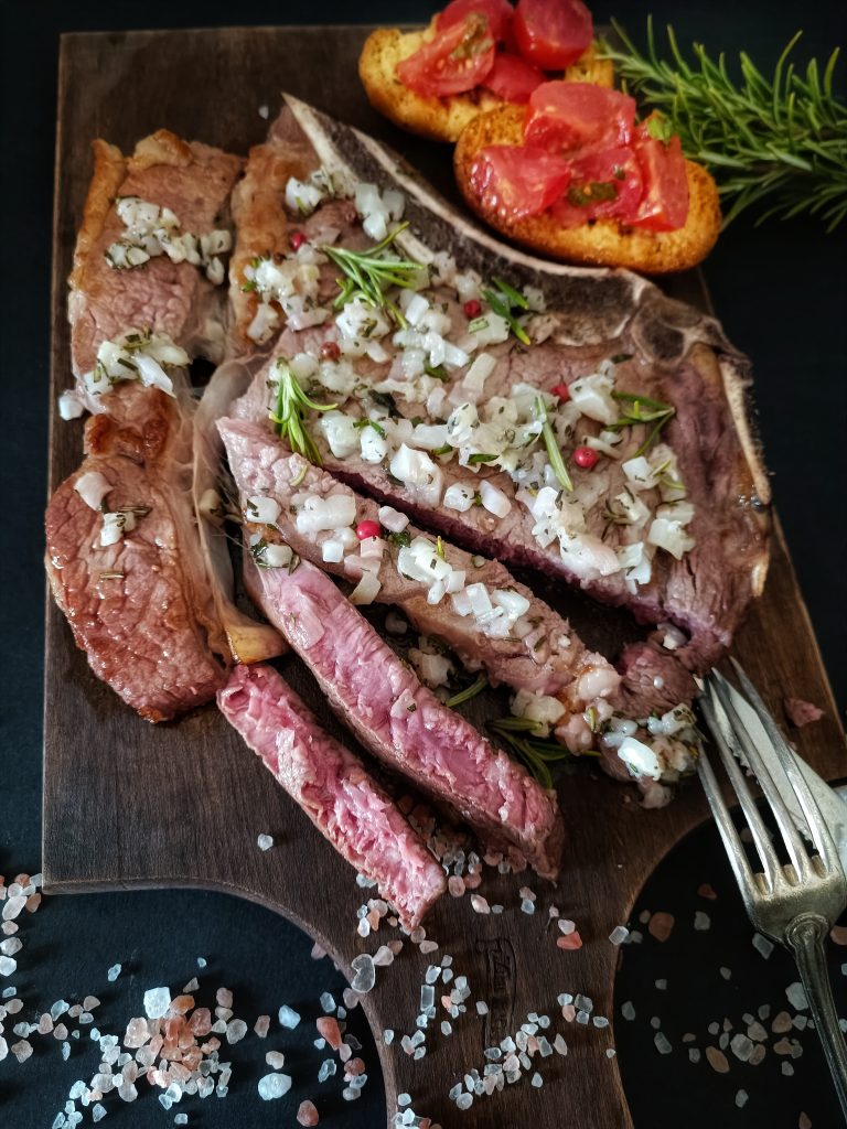 COSTATA DI SCOTTONA CON PESTO DI LARDO