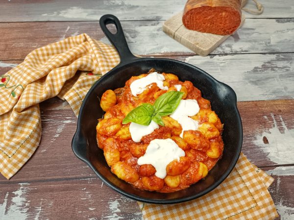 GNOCCHI DI PATATE AL SUGO E NDUJA: LA RICETTA