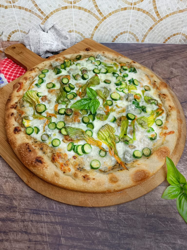 PIZZA CON FIORI DI ZUCCA E GORGONZOLA 