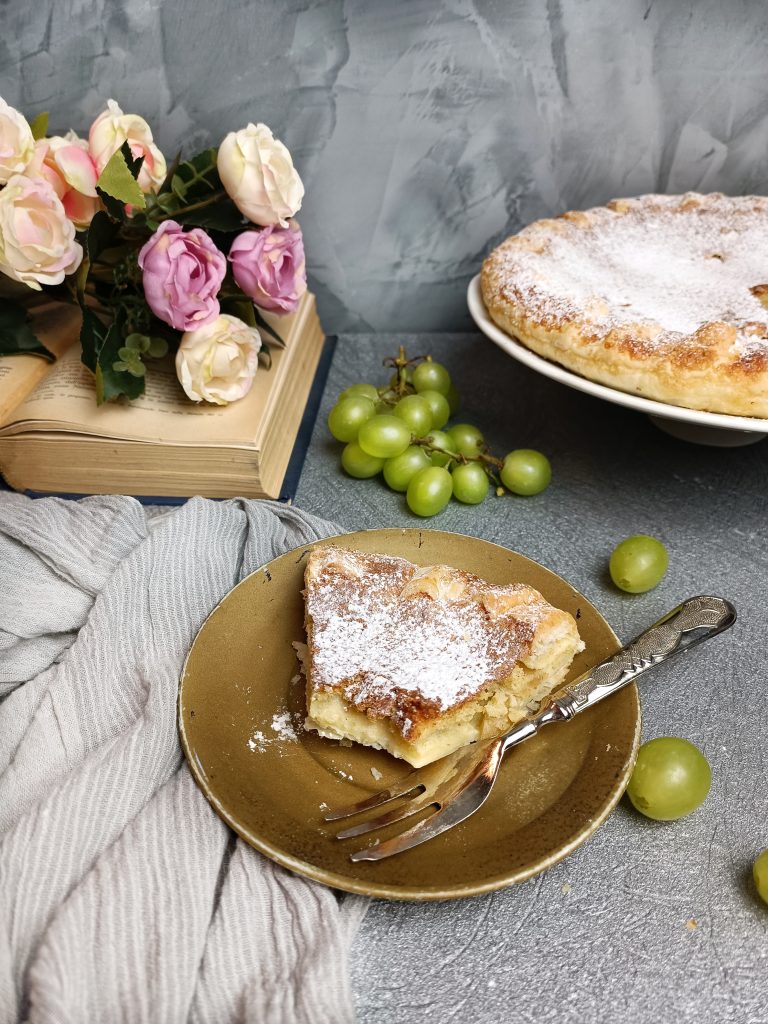 TORTA SFOGLIATA CON L' UVA 