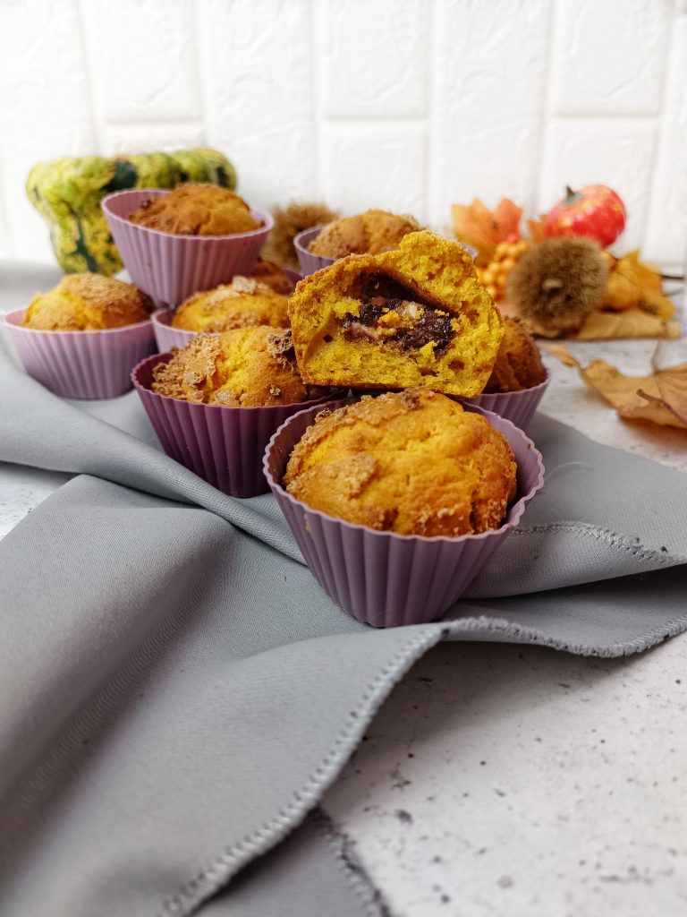 MUFFIN ALLA ZUCCA CON CUORE DI CIOCCOLATO 