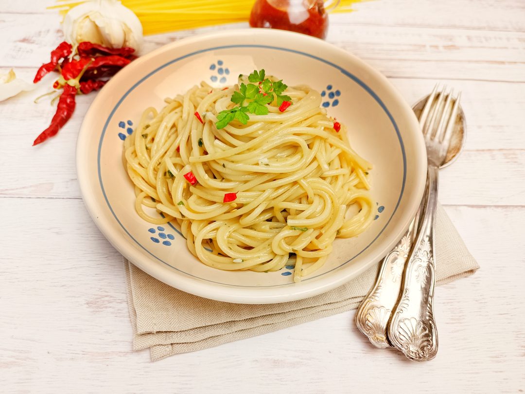 SPAGHETTI AGLIO OLIO ACCIUGHE E PEPERONCINO