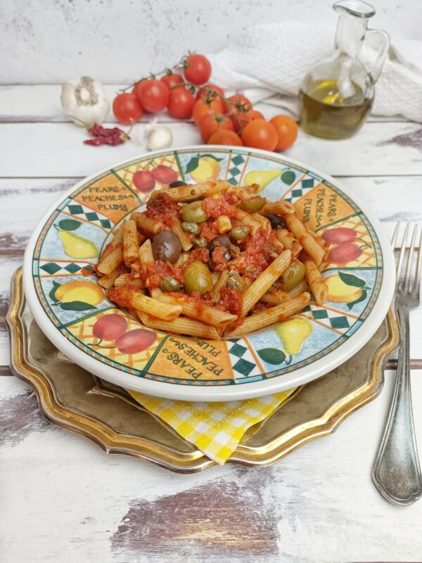 Il nostro primo piatto classico della cucina italiana è pronto da servire a tavola.