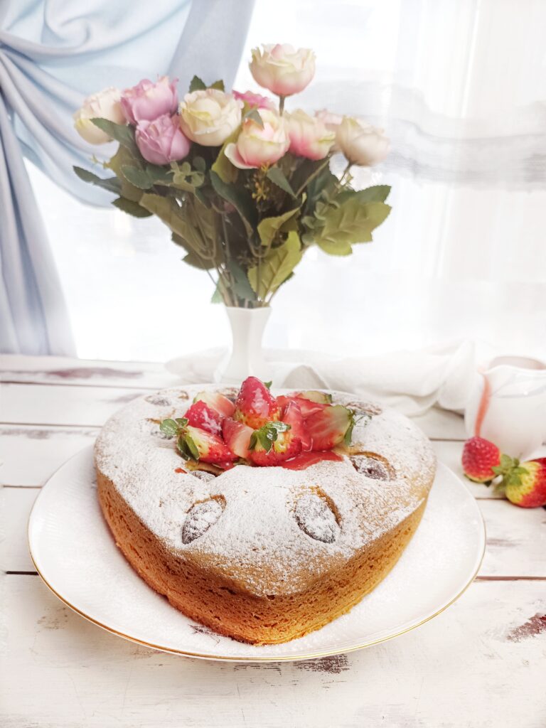 TORTA DAL CUORE DI CIOCCOLATO E FRAGOLE