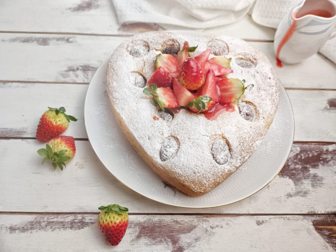 TORTA DAL CUORE DI CIOCCOLATO E FRAGOLE