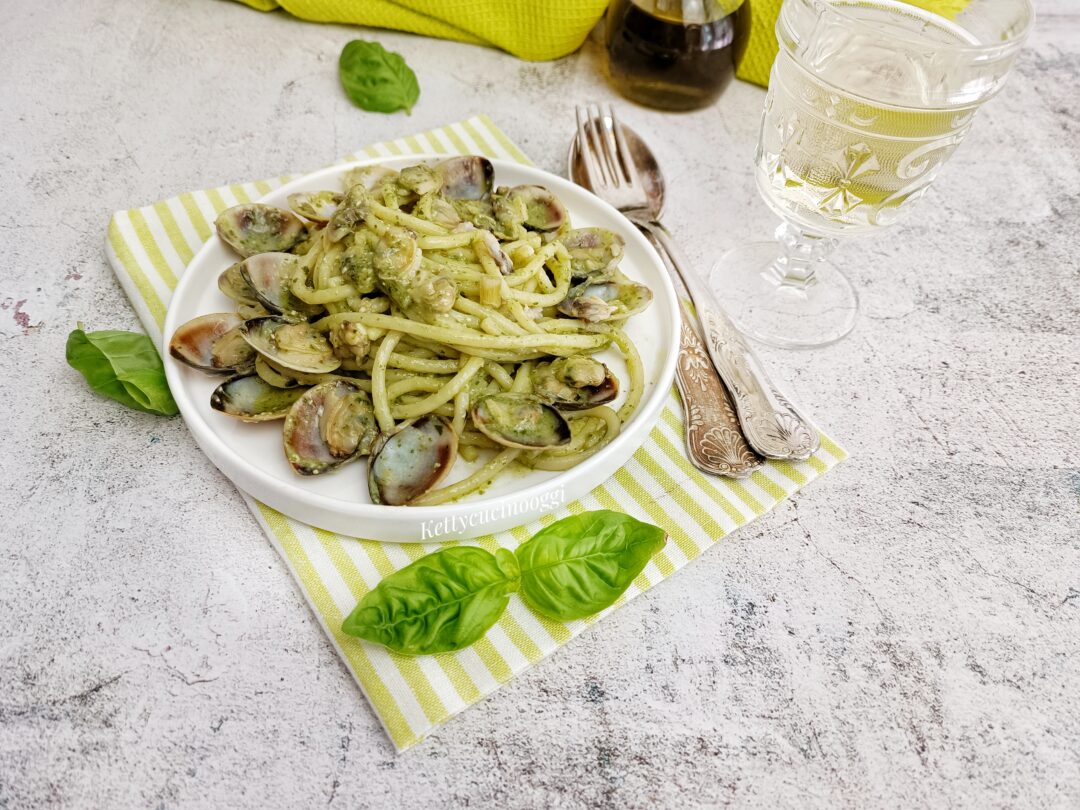 TONNARELLI AL PESTO CON LE VONGOLE
