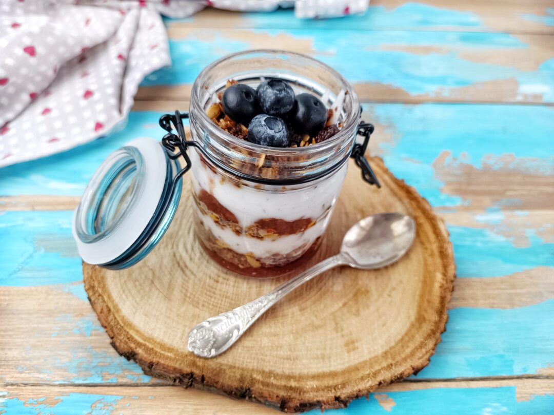 PARFAIT CON YOGURT E GRANOLA