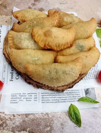 PANZEROTTI CIMA DI RAPA E ACCIUGHE