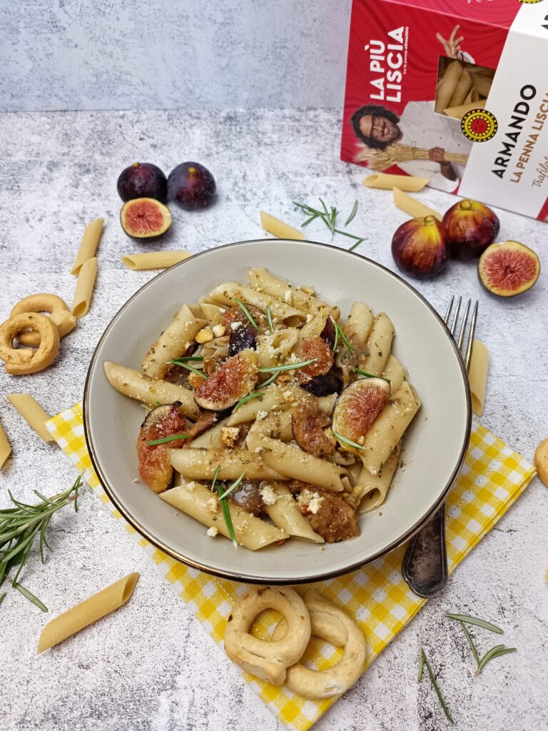 PENNE CON FICHI E ACCIUGHE