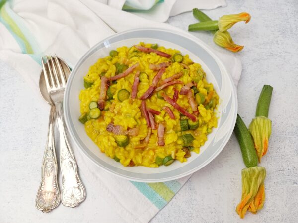 RISOTTO CON ZAFFERANO E FIORI DI ZUCCHINE: LA RICETTA