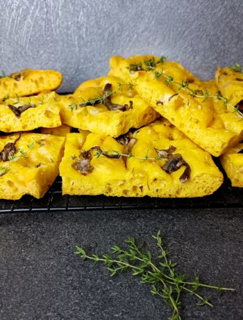 FOCACCIA ALLA ZUCCA CON I FUNGHI