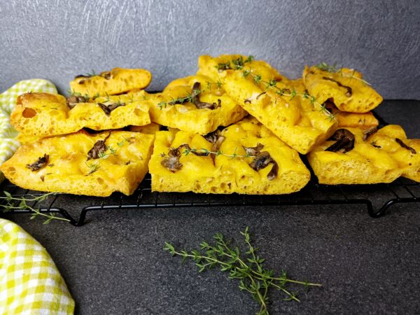 FOCACCIA ALLA ZUCCA CON I FUNGHI: LA RICETTA