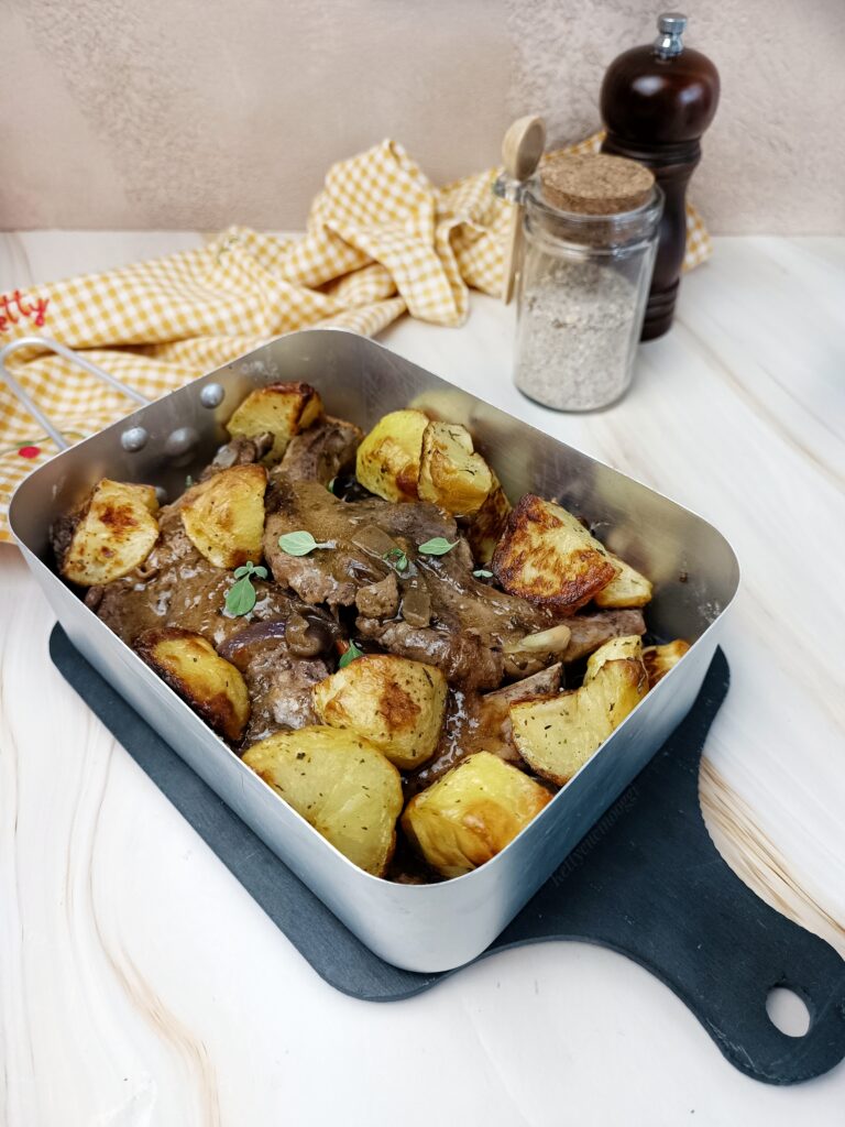 AGNELLO IN PADELLA CON PATATE