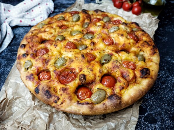 FOCACCIA RUSTICA CON POMODORINI: LA RICETTA