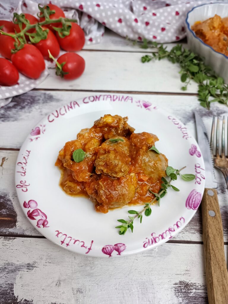 BOCCONCINI DI CARNE CON SALSICCIA AL SUGO 