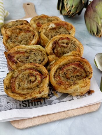 GIRELLE DI SFOGLIA CON CREMA DI CARCIOFI