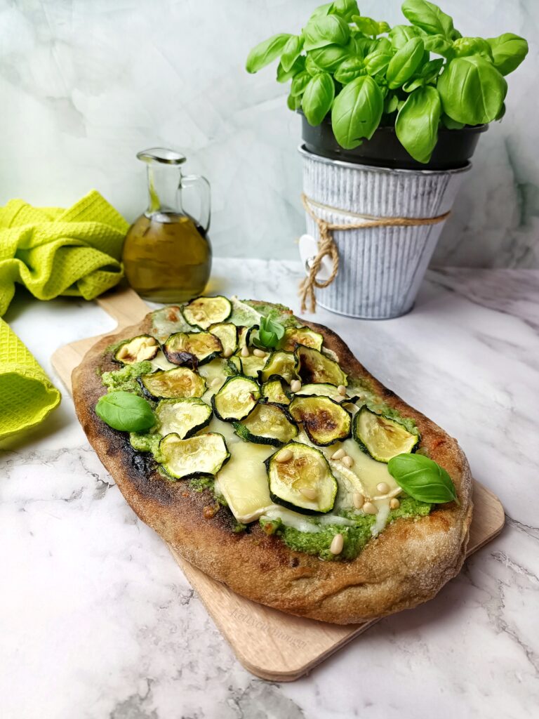 PINSA AI CEREALI CON ZUCCHINE E BRIE