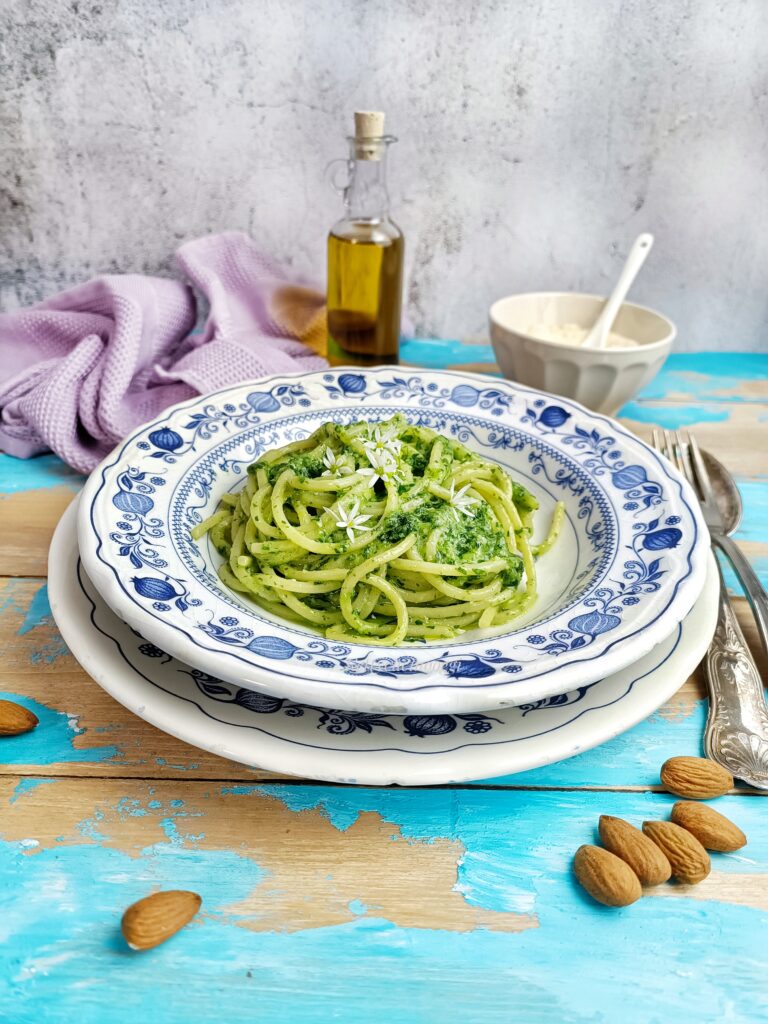 SPAGHETTI CON PESTO DI AGLIO ORSINO