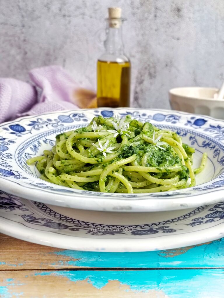 SPAGHETTI CON PESTO DI AGLIO ORSINO