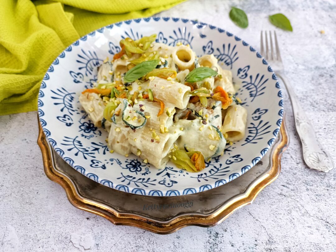 PASTA CON ZUCCHINE E CREMA DI PISTACCHIO