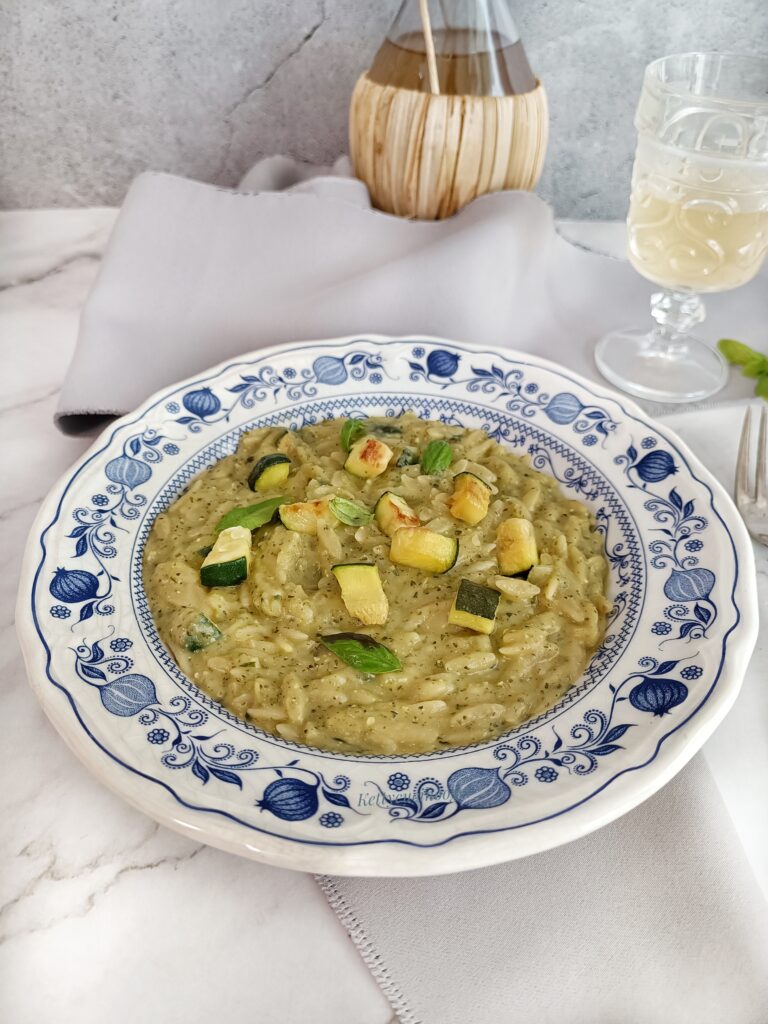 RISONI CREMOSI CON ZUCCHINE E BASILICO 