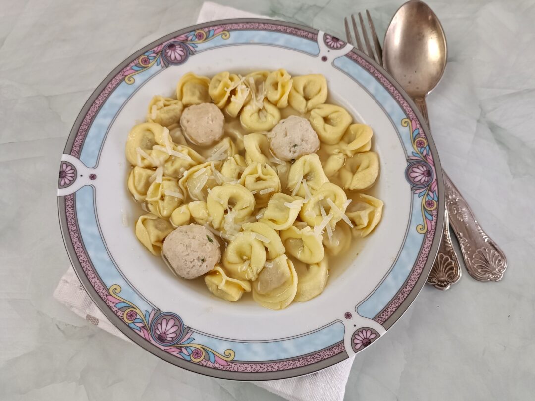 TORTELLINI IN BRODO CON POLPETTINE