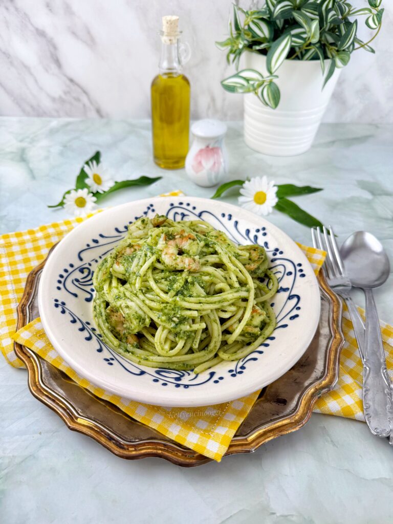 SPAGHETTI CON AGLIO ORSINO E GAMBERI 