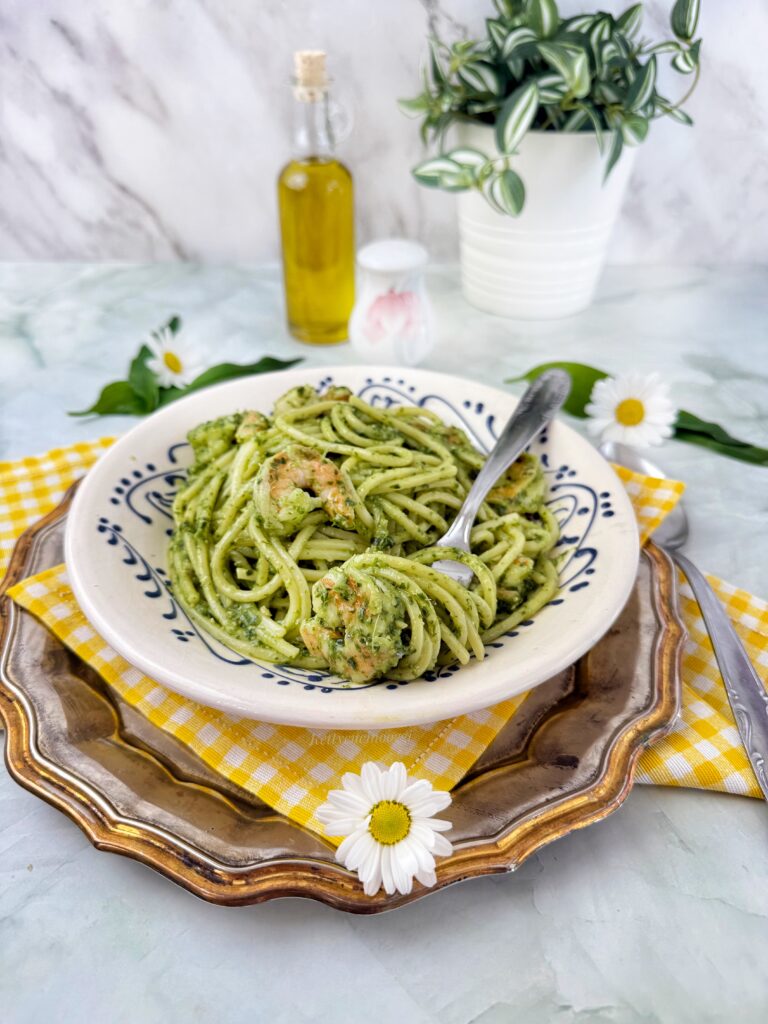 SPAGHETTI CON AGLIO ORSINO E GAMBERI 
