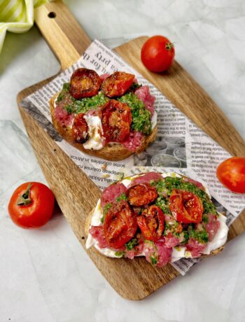 CROSTONI DI PANE CON SALSICCIA CRUDA
